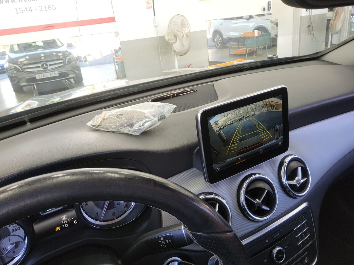MERCEDES-BENZ GLA-CLASS GLA 200 d 2016 - zdjęcie 17