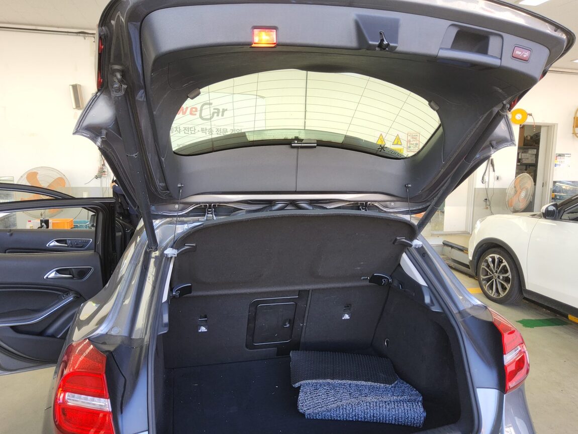 MERCEDES-BENZ GLA-CLASS GLA 200 d 2016 - zdjęcie 15