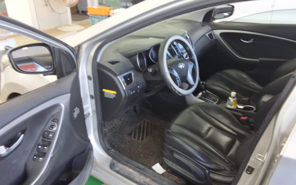 HYUNDAI NEW i30 1.6 VGT UNIQUE 2012 - zdjęcie 10
