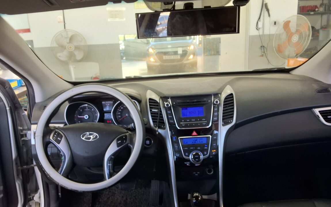 HYUNDAI NEW i30 1.6 VGT UNIQUE 2012 - zdjęcie 11