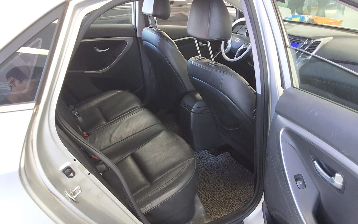 HYUNDAI NEW i30 1.6 VGT UNIQUE 2012 - zdjęcie 13