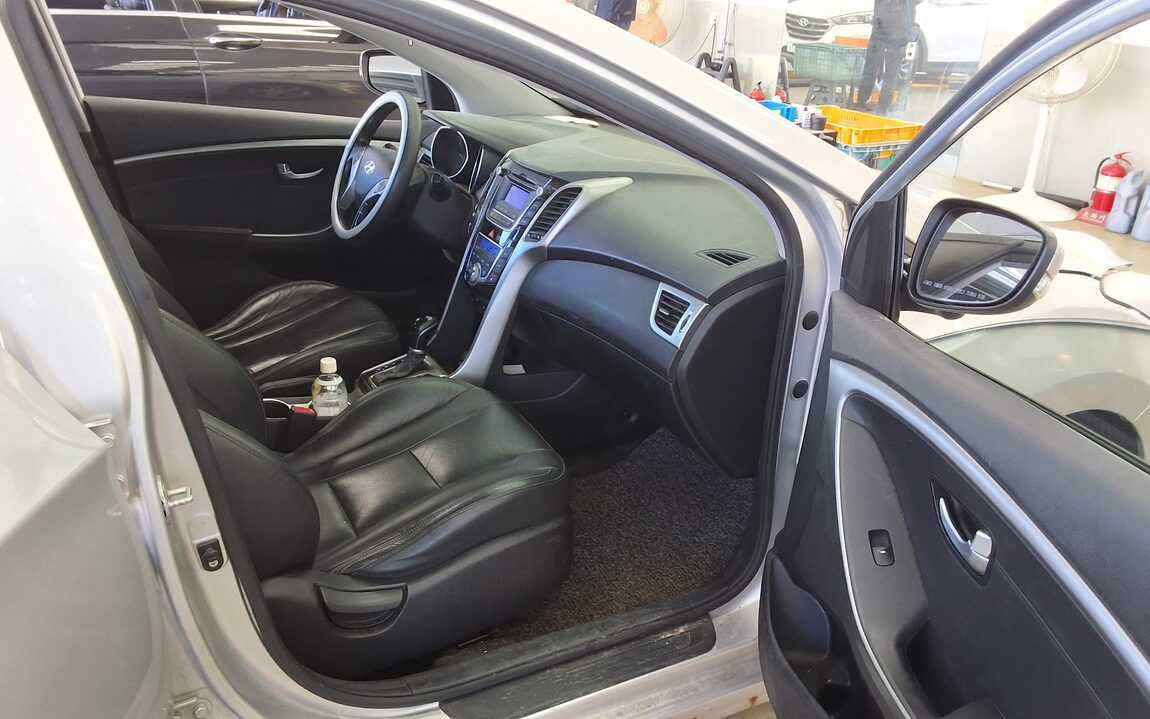 HYUNDAI NEW i30 1.6 VGT UNIQUE 2012 - zdjęcie 14