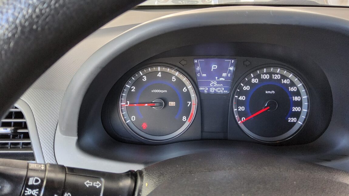 HYUNDAI NEW ACCENT 1.4 VVT PREMIER 2011 - zdjęcie 9