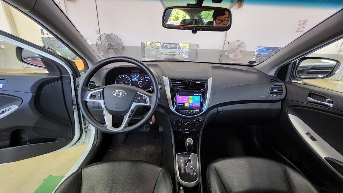 HYUNDAI NEW ACCENT 1.4 VVT PREMIER 2011 - zdjęcie 11
