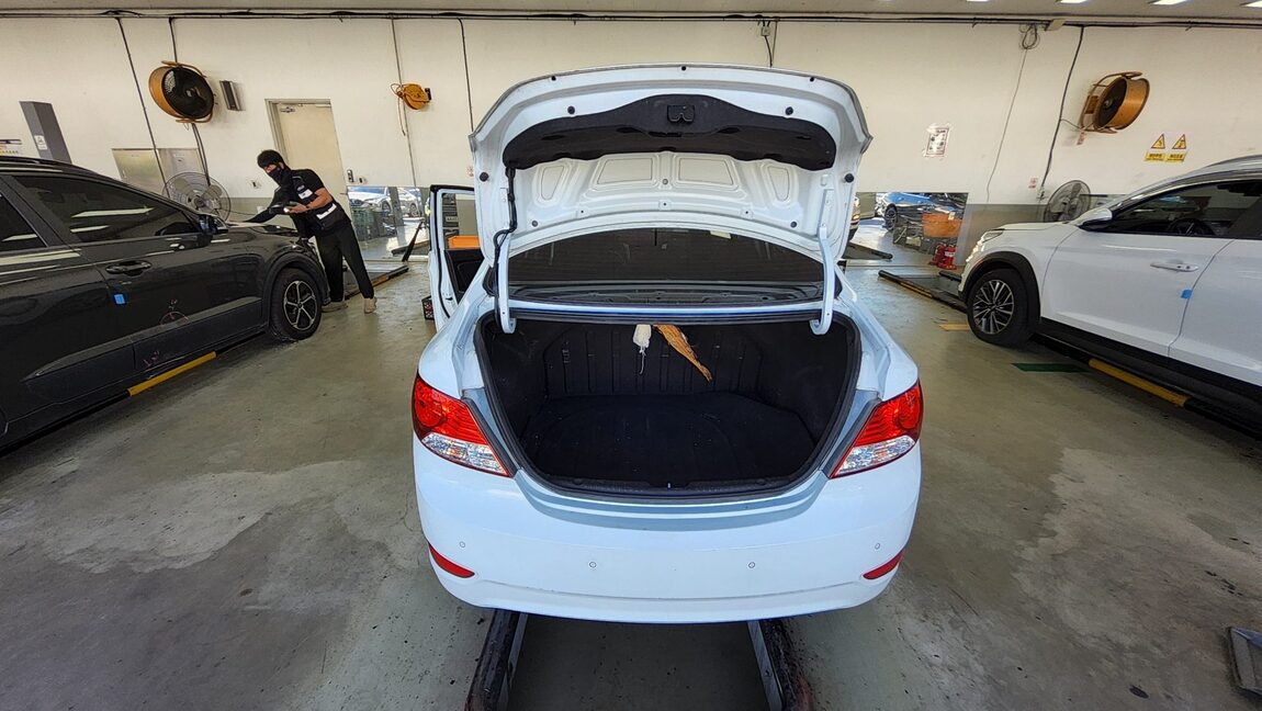 HYUNDAI NEW ACCENT 1.4 VVT PREMIER 2011 - zdjęcie 15