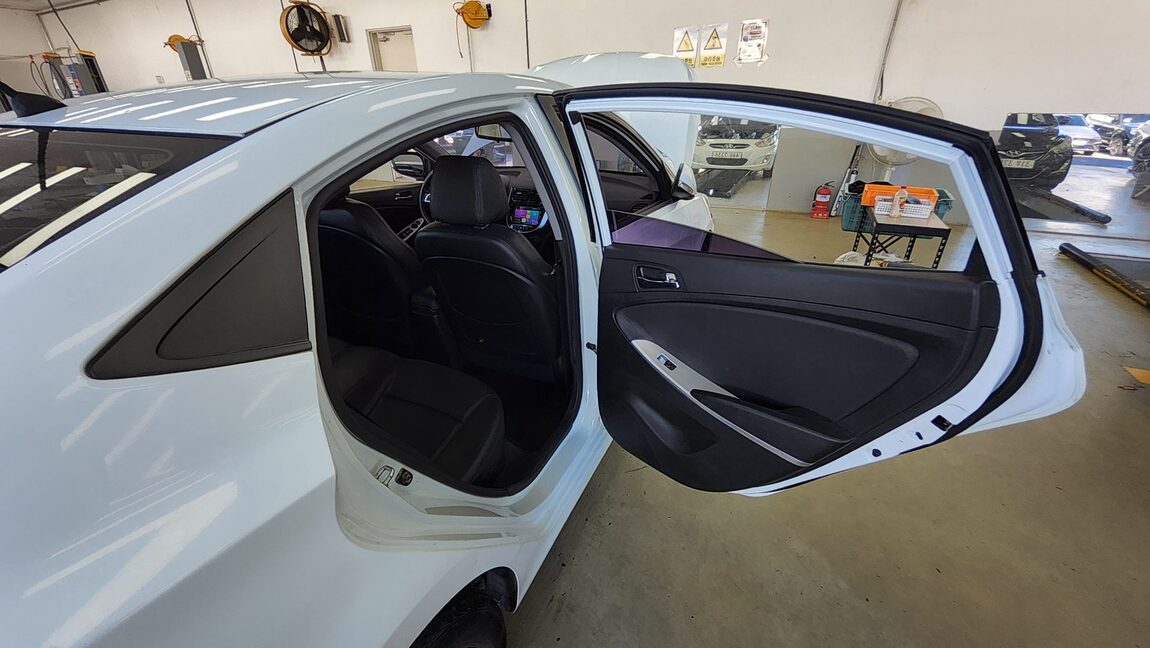HYUNDAI NEW ACCENT 1.4 VVT PREMIER 2011 - zdjęcie 13