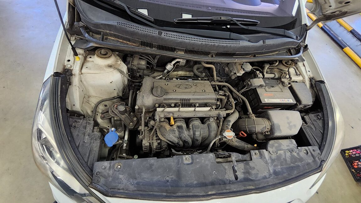 HYUNDAI NEW ACCENT 1.4 VVT PREMIER 2011 - zdjęcie 20
