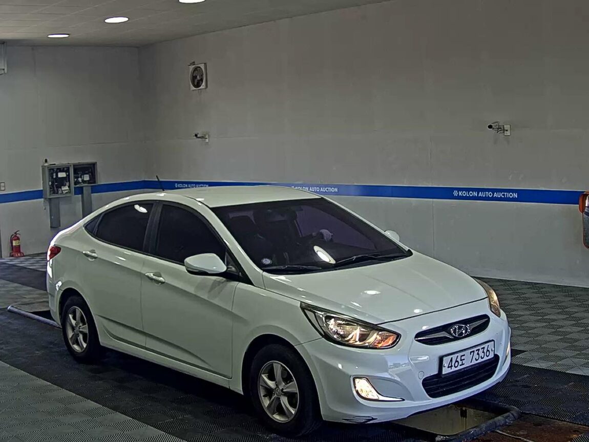 HYUNDAI NEW ACCENT 1.4 VVT PREMIER 2011 - zdjęcie 3
