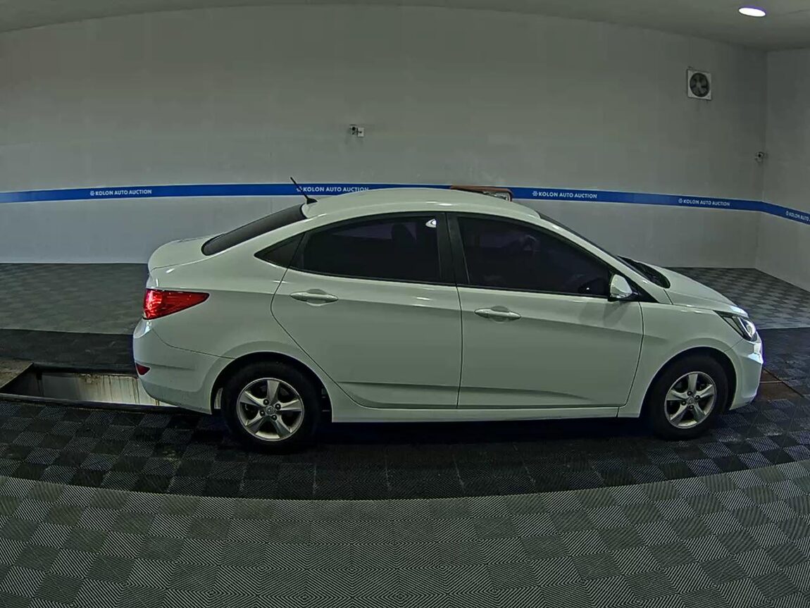 HYUNDAI NEW ACCENT 1.4 VVT PREMIER 2011 - zdjęcie 4