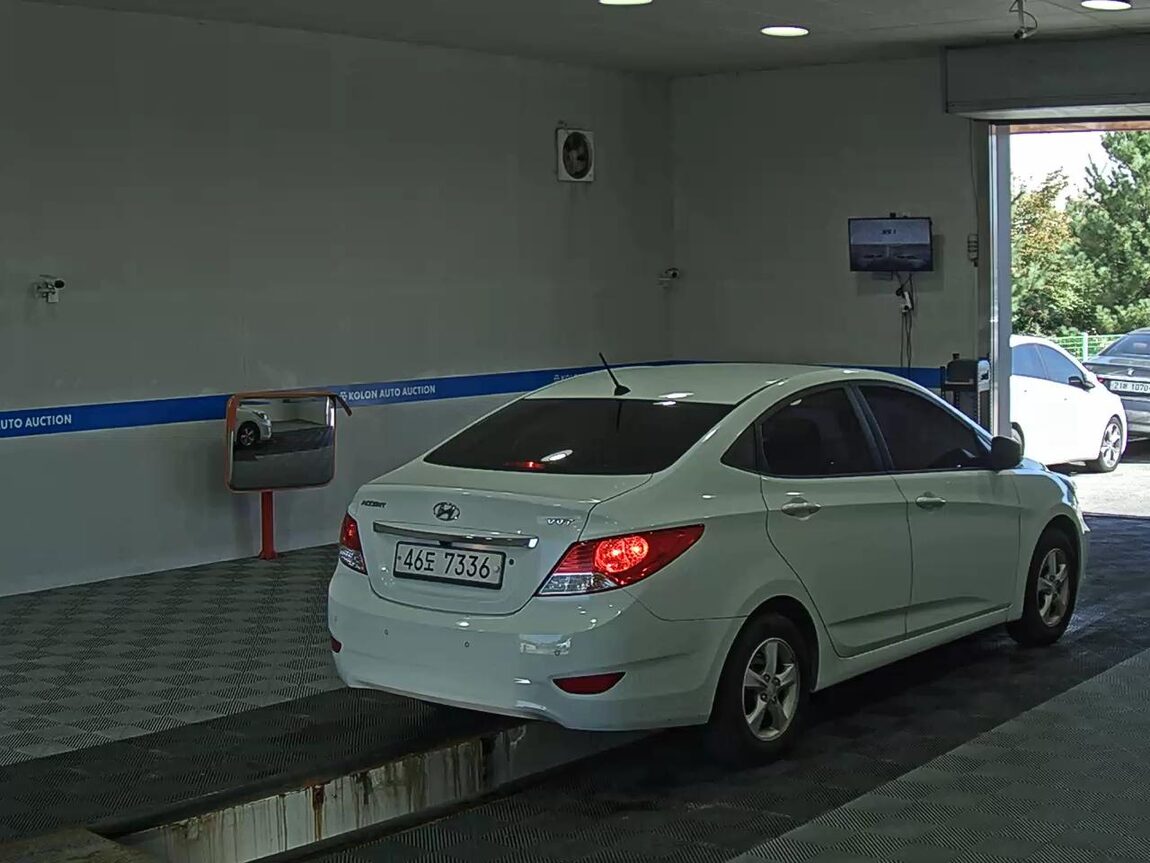 HYUNDAI NEW ACCENT 1.4 VVT PREMIER 2011 - zdjęcie 5