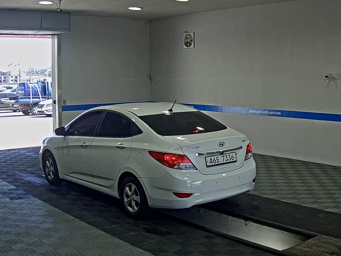 HYUNDAI NEW ACCENT 1.4 VVT PREMIER 2011 - zdjęcie 6