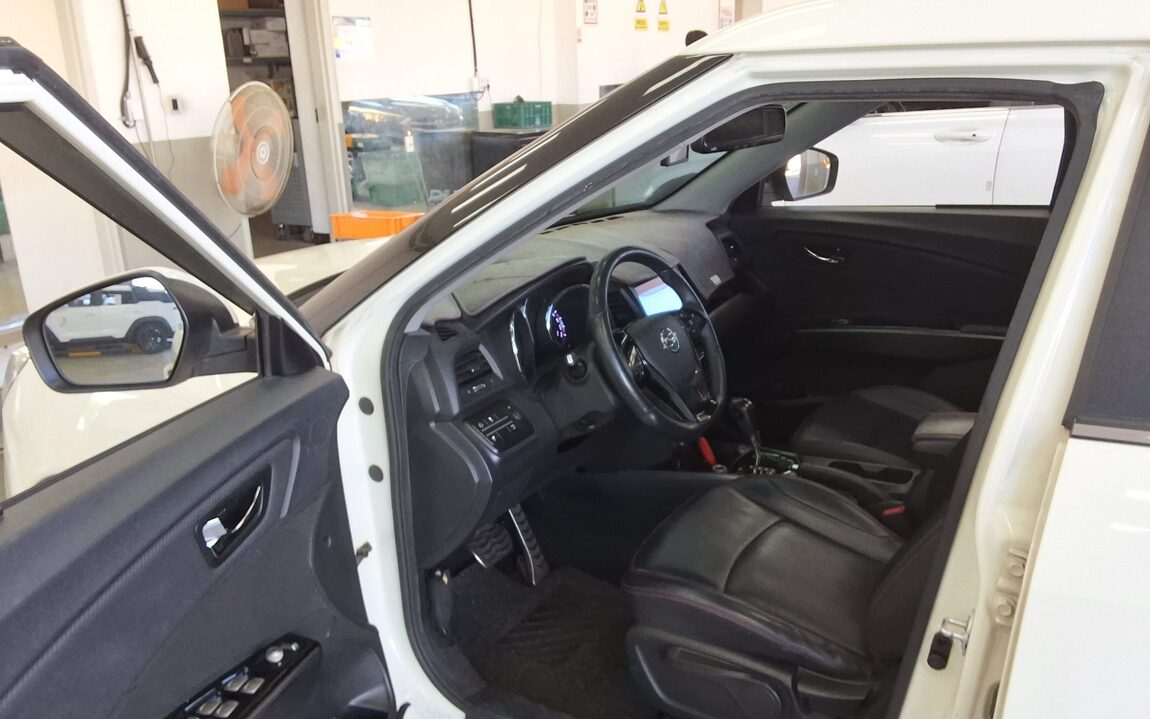 KG MOBILITY (SSANGYONG) TIVOLI AIR GASOLINE 2WD RX 2017 - zdjęcie 10