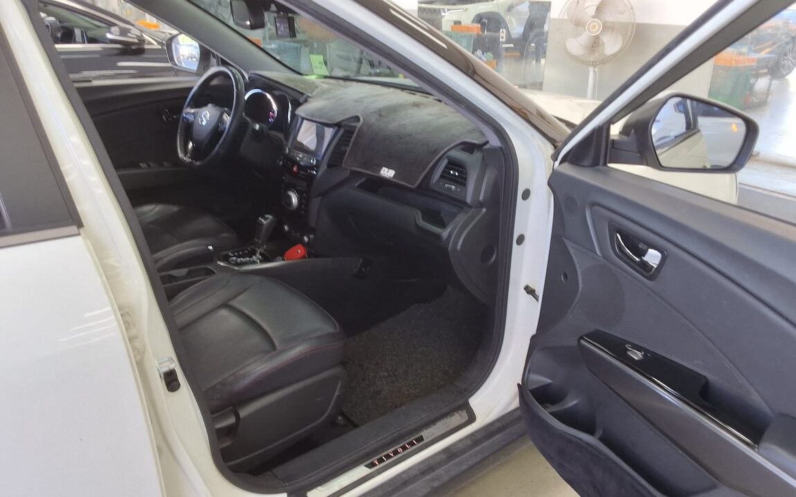 KG MOBILITY (SSANGYONG) TIVOLI AIR GASOLINE 2WD RX 2017 - zdjęcie 14