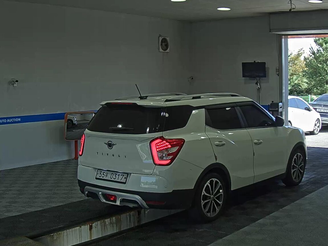 KG MOBILITY (SSANGYONG) TIVOLI AIR GASOLINE 2WD RX 2017 - zdjęcie 5