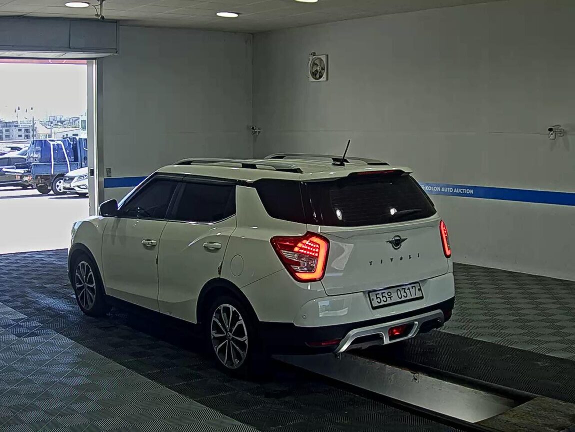 KG MOBILITY (SSANGYONG) TIVOLI AIR GASOLINE 2WD RX 2017 - zdjęcie 6