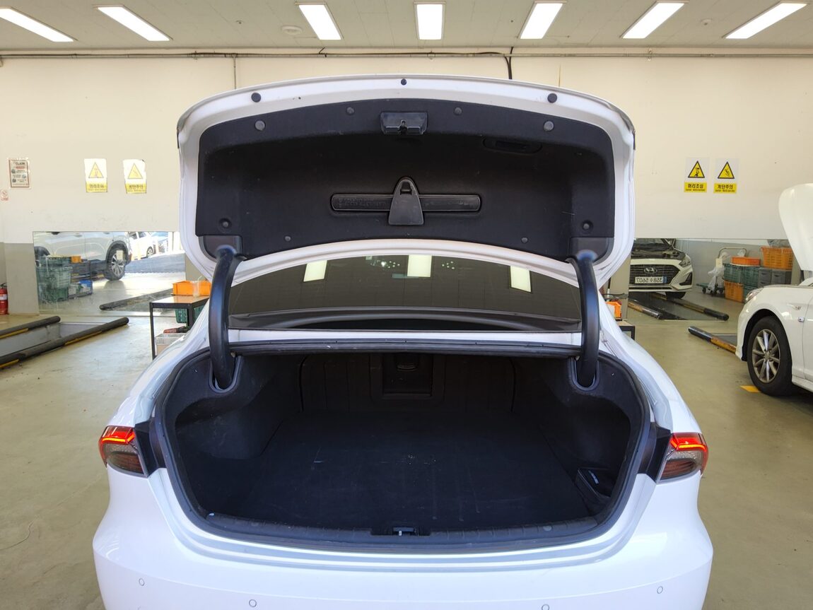HYUNDAI THE NEW GRANDEUR IG LPi 3.0 RENTAL CAR MODERN 2023 - zdjęcie 15