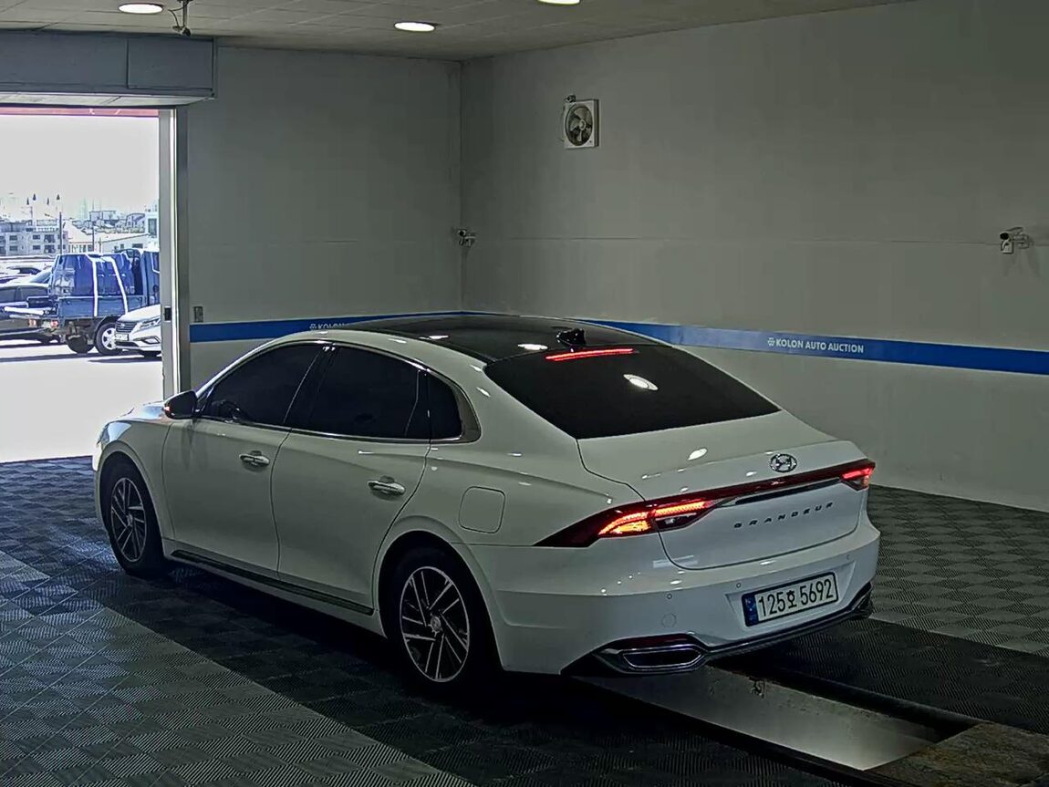 HYUNDAI THE NEW GRANDEUR IG LPi 3.0 RENTAL CAR MODERN 2023 - zdjęcie 6
