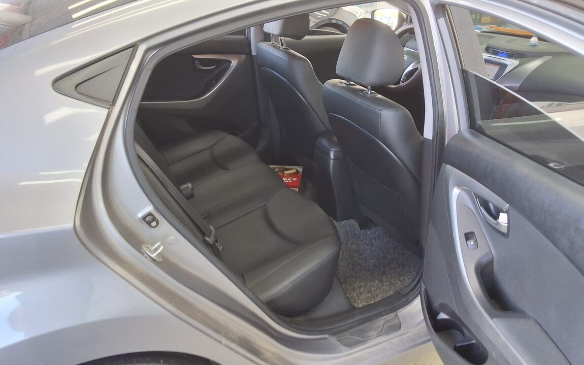 HYUNDAI AVANTE MD M16 GDi LUXURY 2011 - zdjęcie 13
