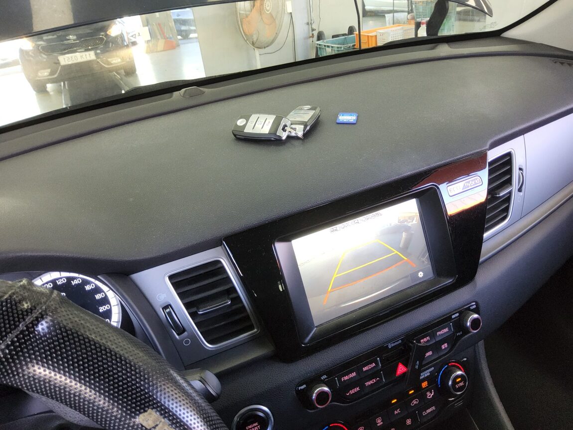 KIA NIRO 1.6 HYBRID LUXURY 2017 - zdjęcie 17