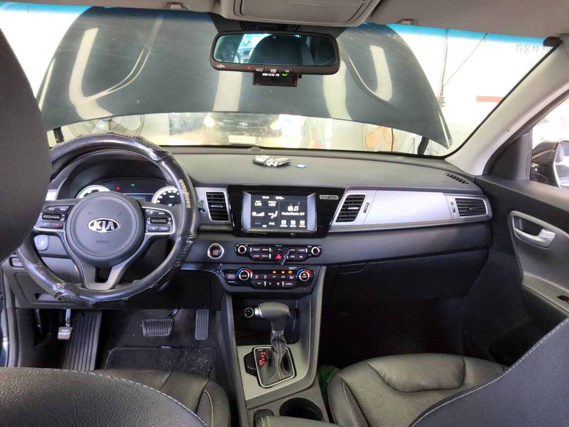 KIA NIRO 1.6 HYBRID LUXURY 2017 - zdjęcie 11