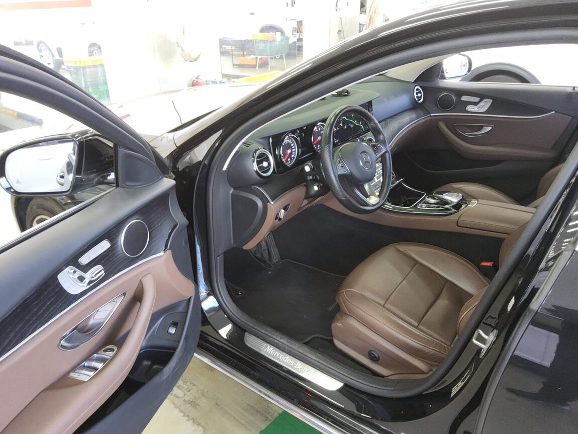 MERCEDES-BENZ E-CLASS (5TH GEN) E200 AVANTGARDE 2018 - zdjęcie 10