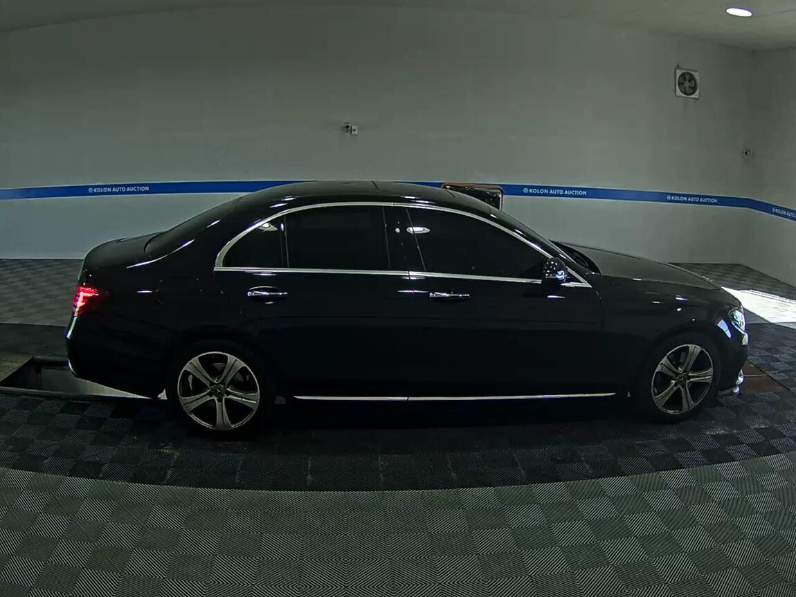 MERCEDES-BENZ E-CLASS (5TH GEN) E200 AVANTGARDE 2018 - zdjęcie 4