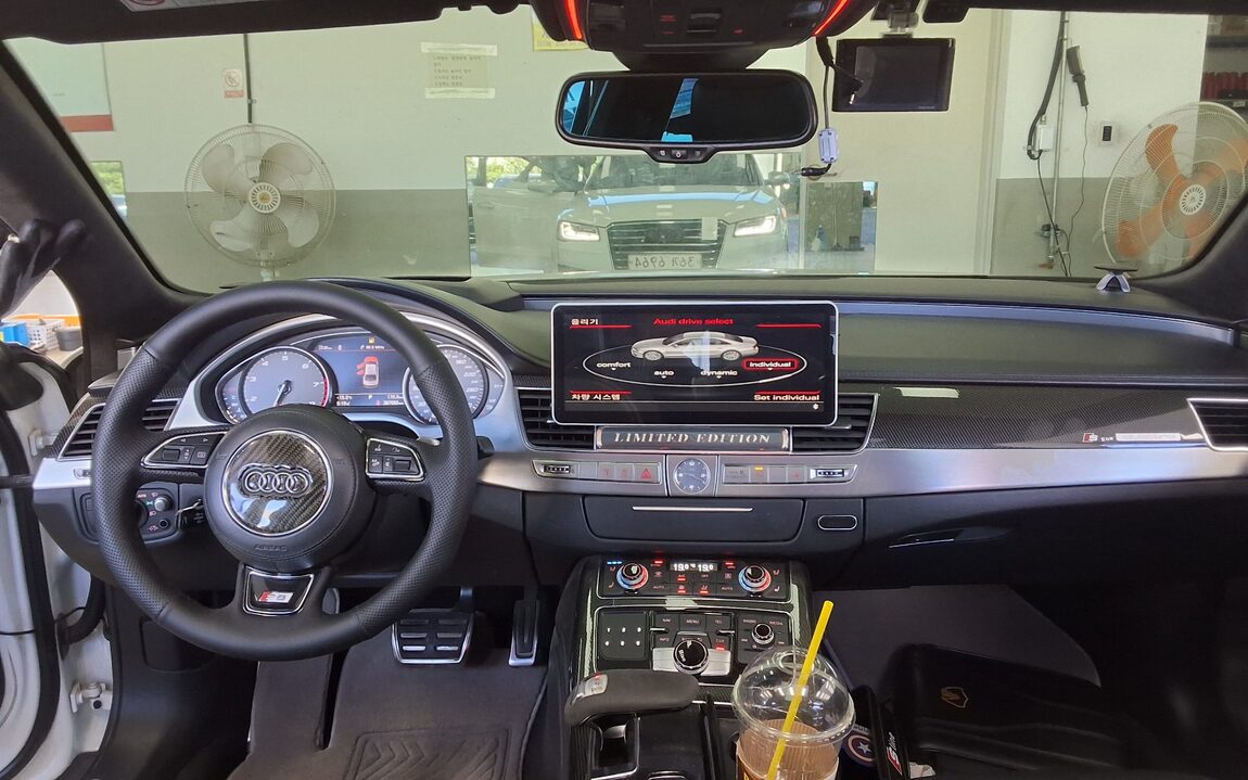 AUDI S8 (3RD GEN) 4.0 TFSI QUATTRO 2015 - zdjęcie 11