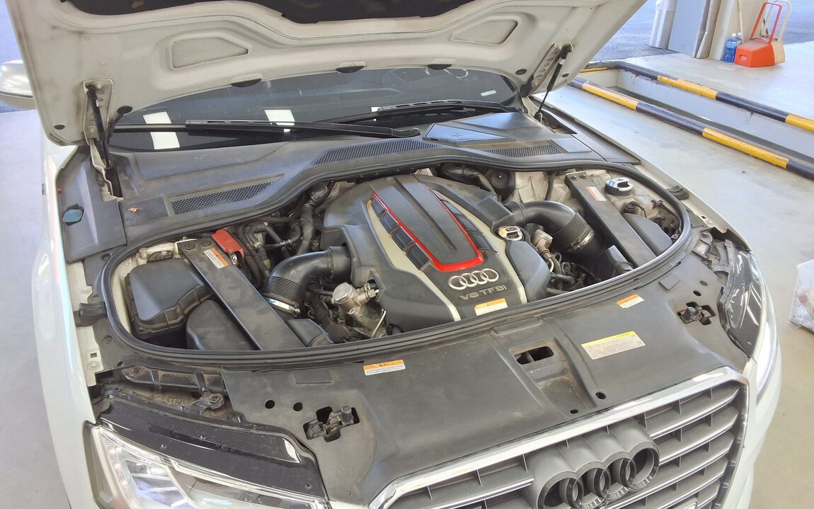 AUDI S8 (3RD GEN) 4.0 TFSI QUATTRO 2015 - zdjęcie 24