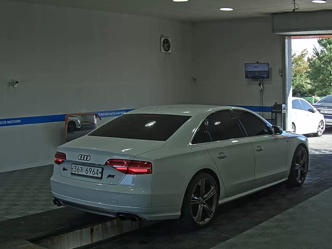 AUDI S8 (3RD GEN) 4.0 TFSI QUATTRO 2015 - zdjęcie 5
