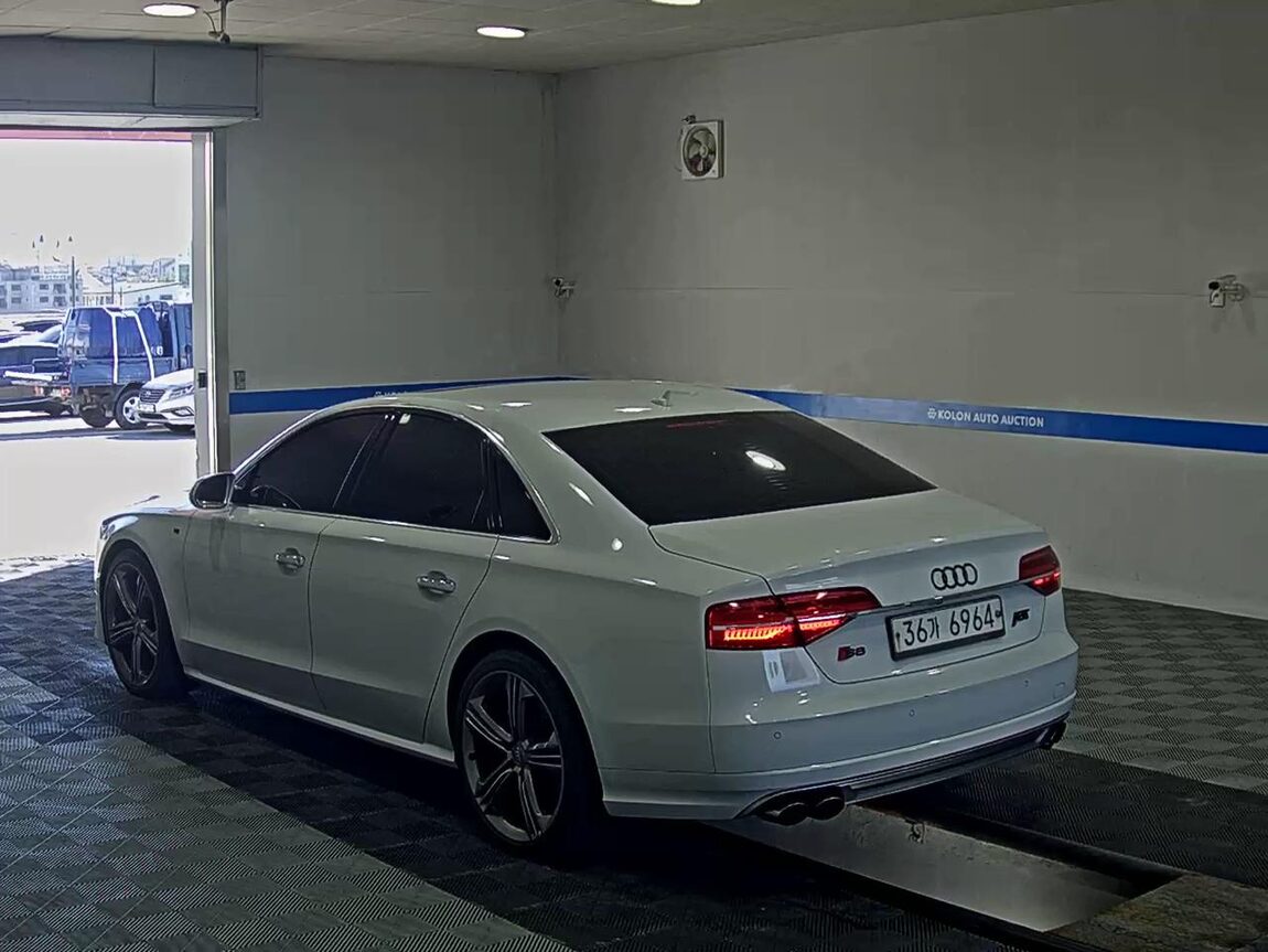 AUDI S8 (3RD GEN) 4.0 TFSI QUATTRO 2015 - zdjęcie 6