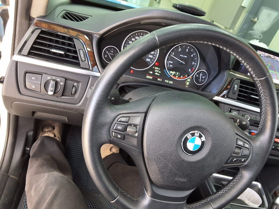 BMW 3 SERIES (6TH GEN) 320d xDRIVE 2013 - zdjęcie 23