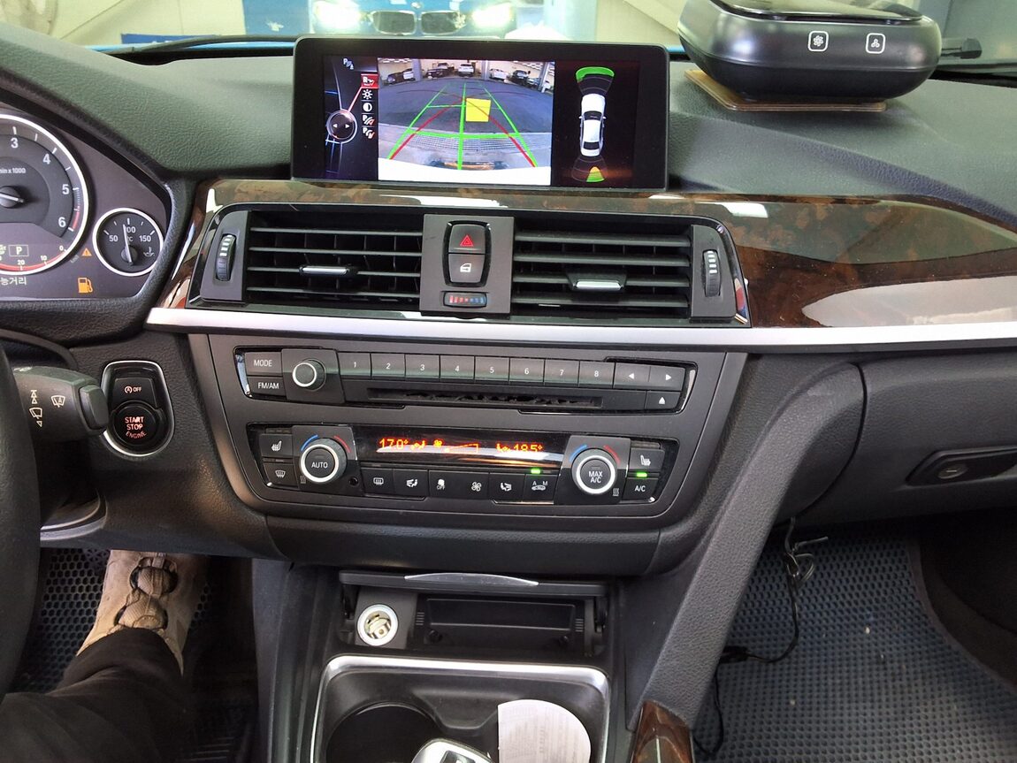 BMW 3 SERIES (6TH GEN) 320d xDRIVE 2013 - zdjęcie 24