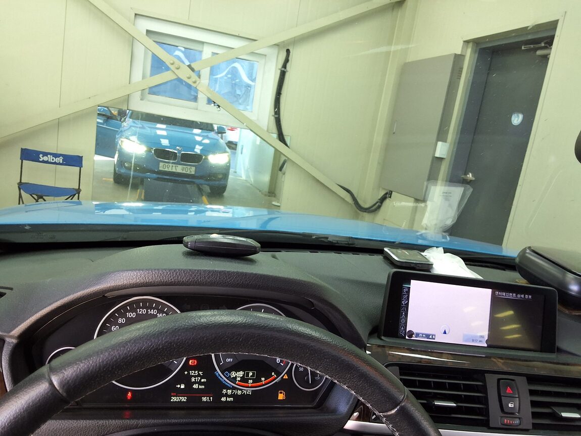 BMW 3 SERIES (6TH GEN) 320d xDRIVE 2013 - zdjęcie 25