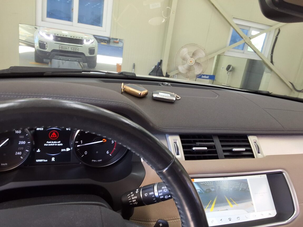 LAND ROVER RANGE ROVER EVOQUE 2.0 TD4 SE 2018 - zdjęcie 25