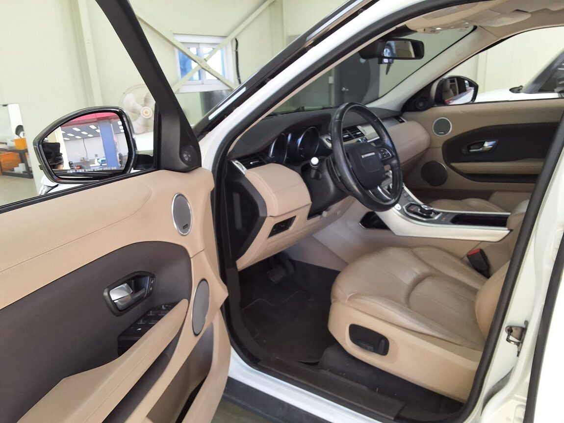 LAND ROVER RANGE ROVER EVOQUE 2.0 TD4 SE 2018 - zdjęcie 11