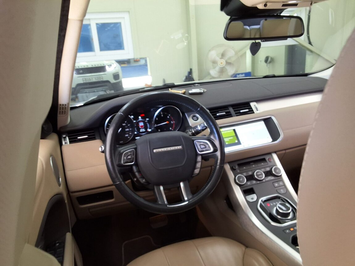 LAND ROVER RANGE ROVER EVOQUE 2.0 TD4 SE 2018 - zdjęcie 12