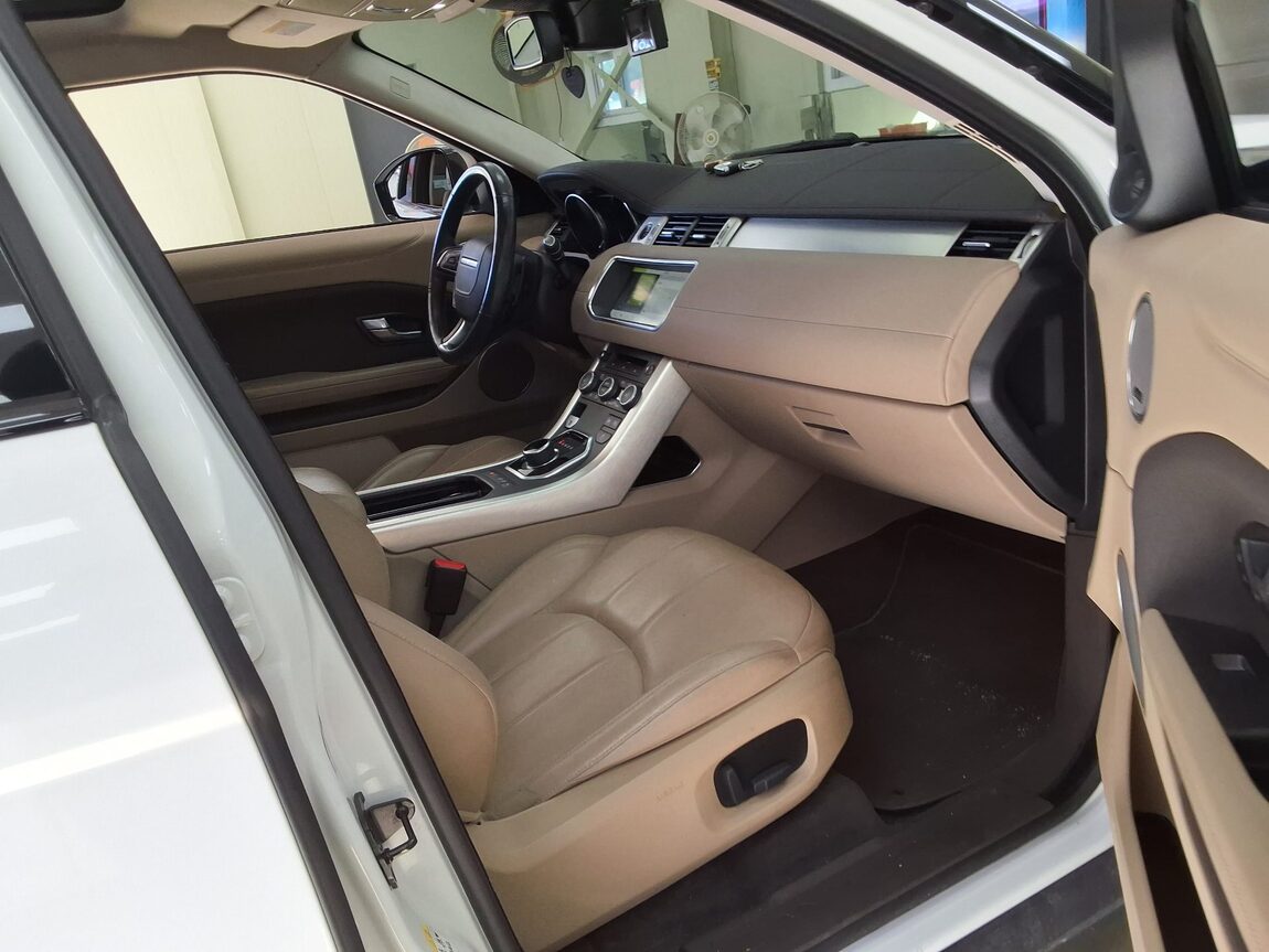 LAND ROVER RANGE ROVER EVOQUE 2.0 TD4 SE 2018 - zdjęcie 15