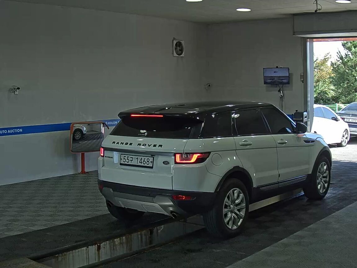 LAND ROVER RANGE ROVER EVOQUE 2.0 TD4 SE 2018 - zdjęcie 5
