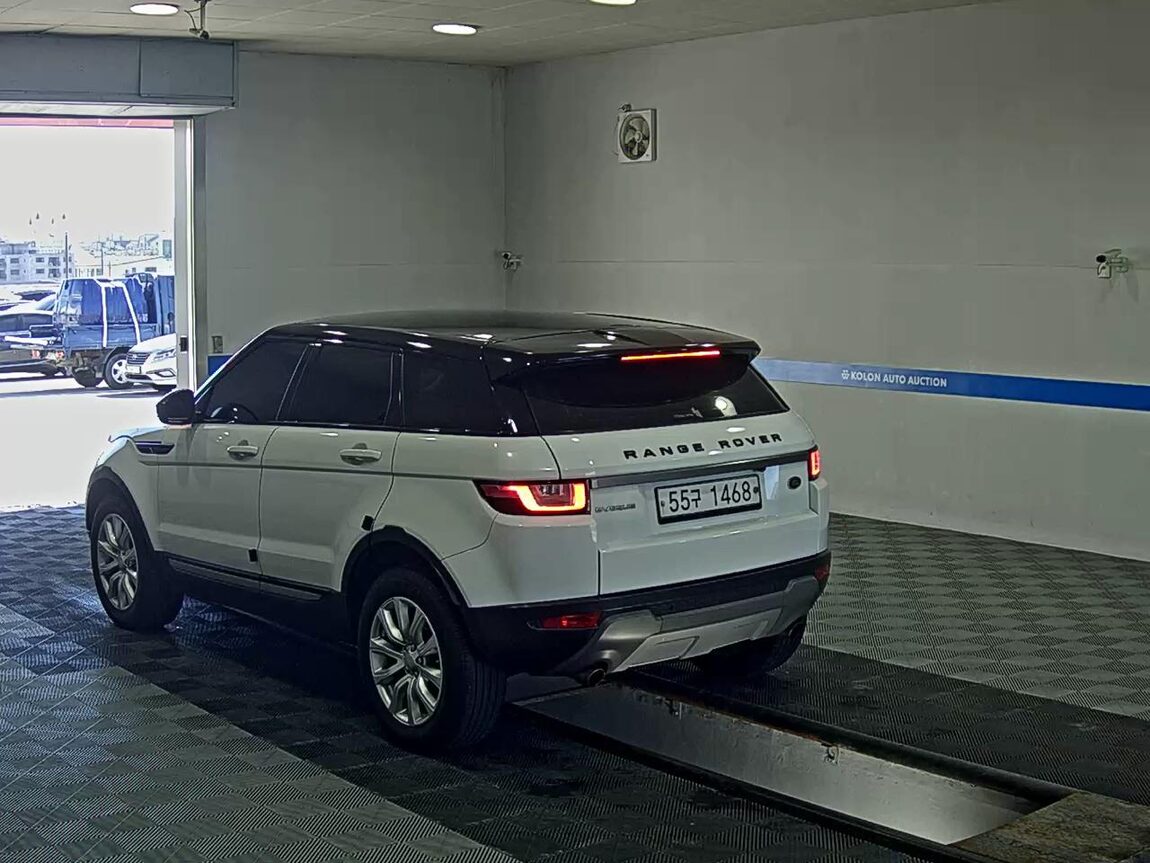 LAND ROVER RANGE ROVER EVOQUE 2.0 TD4 SE 2018 - zdjęcie 6