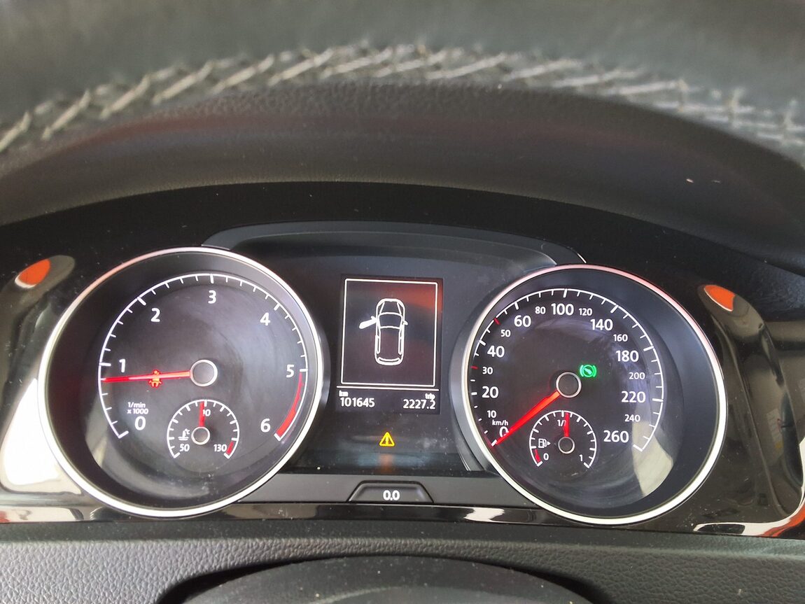 VOLKSWAGEN GOLF (7TH GEN) 2.0 TDI 2016 - zdjęcie 10