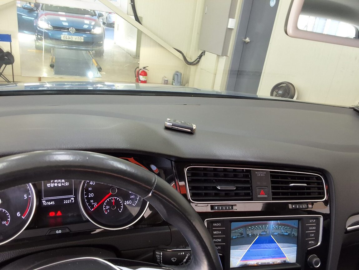 VOLKSWAGEN GOLF (7TH GEN) 2.0 TDI 2016 - zdjęcie 25