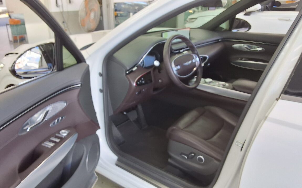 GENESIS GV70 2.5T 2WD BASE MODEL 2021 - zdjęcie 10