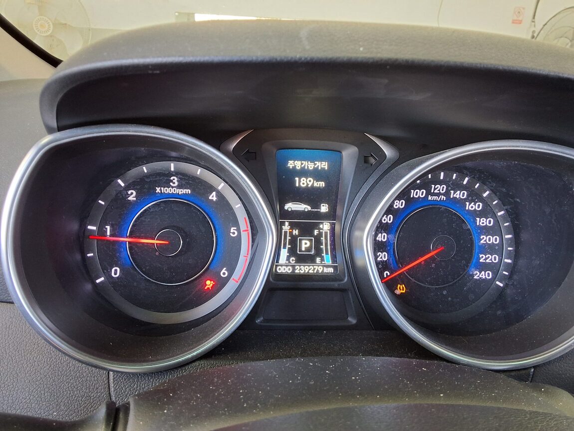 HYUNDAI THE NEW AVANTE MD 1.6 VGT TEN MILLION LIMITED 2016 - zdjęcie 9