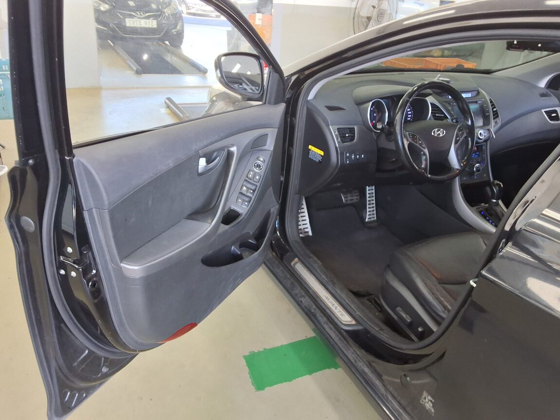 HYUNDAI THE NEW AVANTE MD 1.6 VGT TEN MILLION LIMITED 2016 - zdjęcie 10