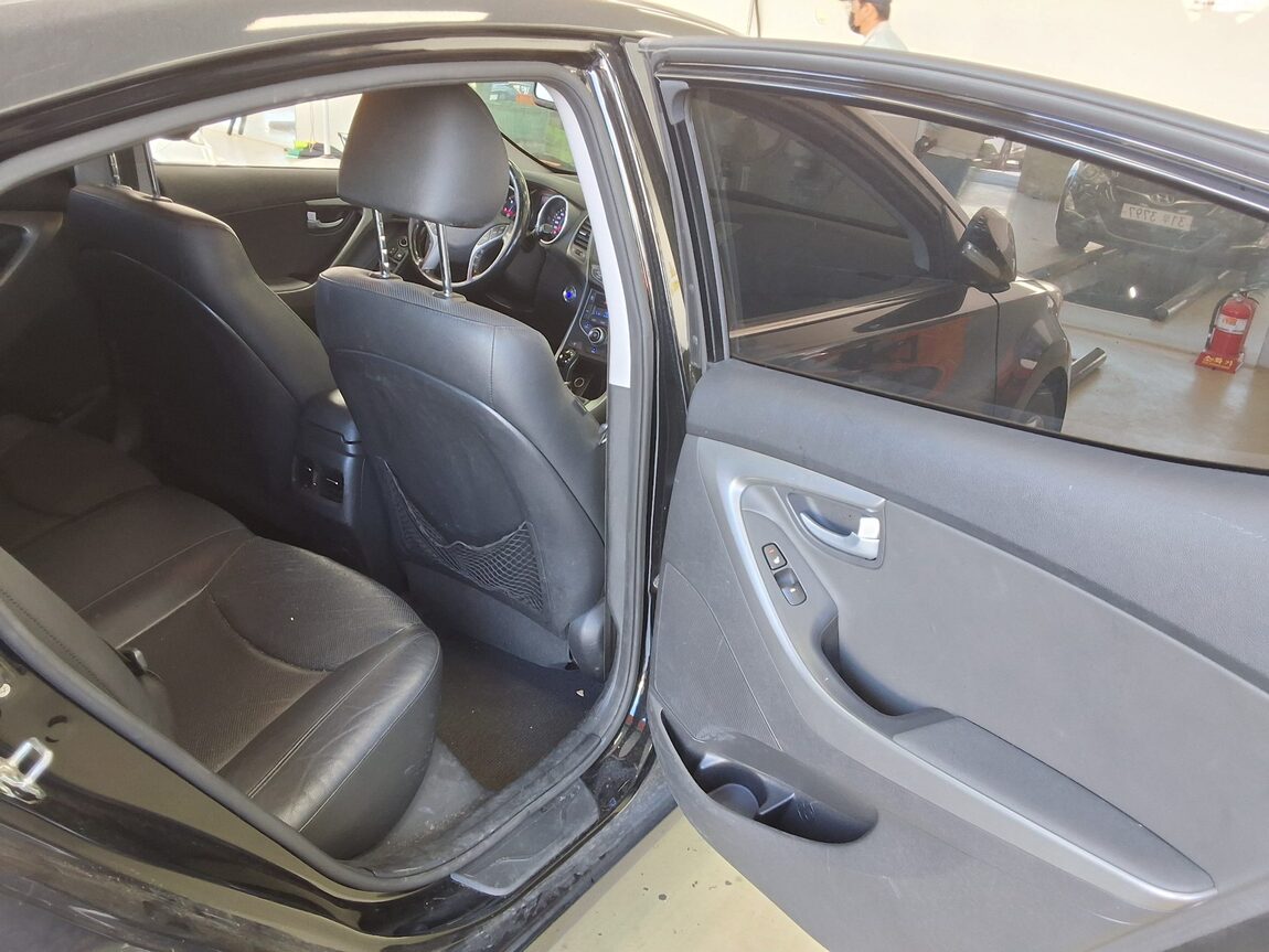 HYUNDAI THE NEW AVANTE MD 1.6 VGT TEN MILLION LIMITED 2016 - zdjęcie 13