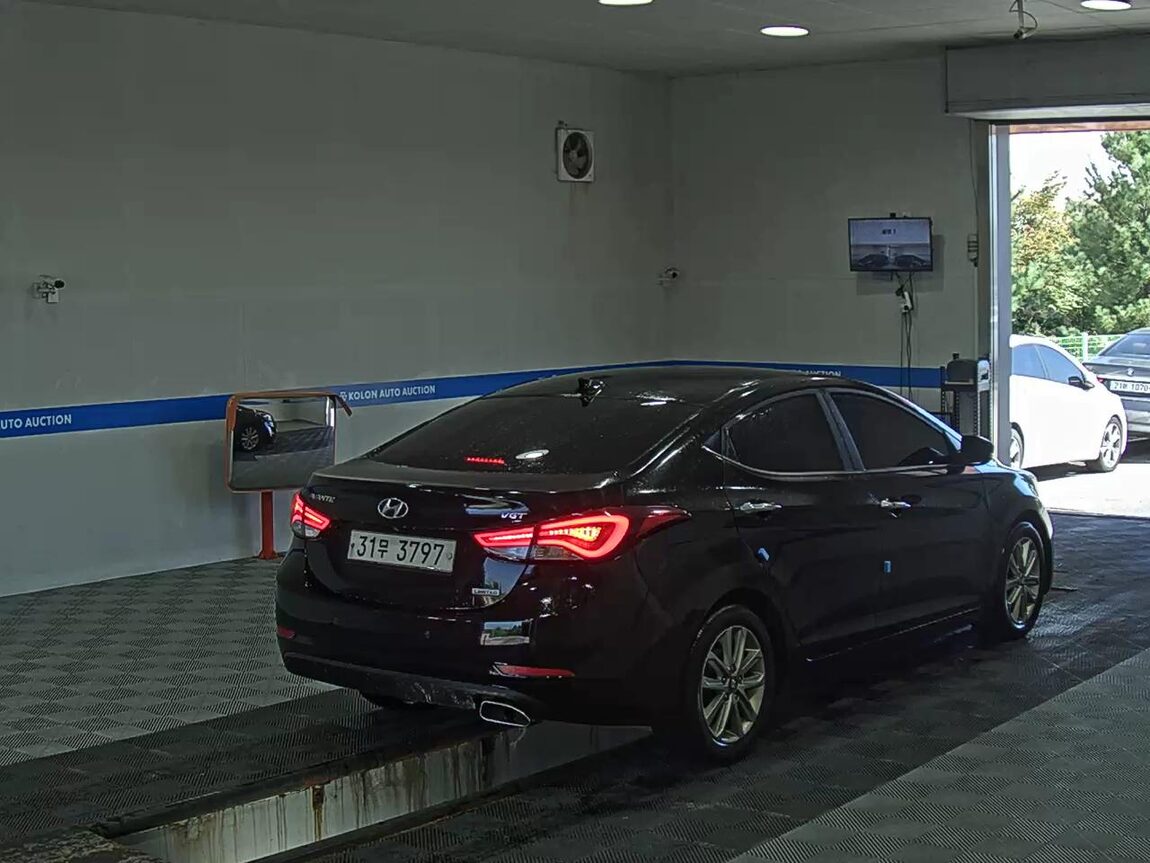 HYUNDAI THE NEW AVANTE MD 1.6 VGT TEN MILLION LIMITED 2016 - zdjęcie 5