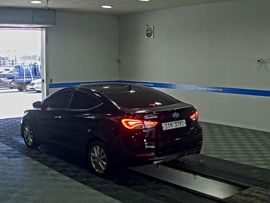 HYUNDAI THE NEW AVANTE MD 1.6 VGT TEN MILLION LIMITED 2016 - zdjęcie 6