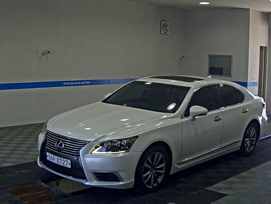 LEXUS LS (4TH GEN) 460 AWD 2016 - zdjęcie 2