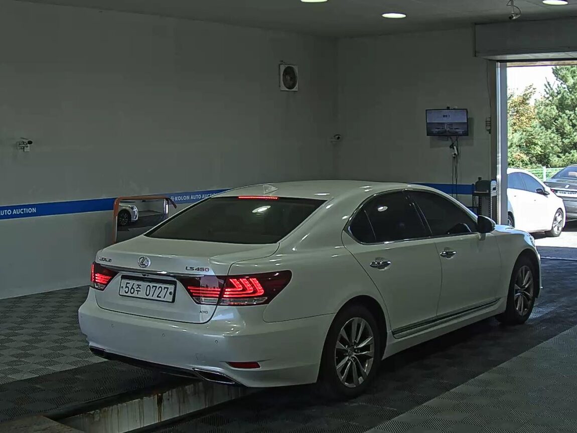 LEXUS LS (4TH GEN) 460 AWD 2016 - zdjęcie 5