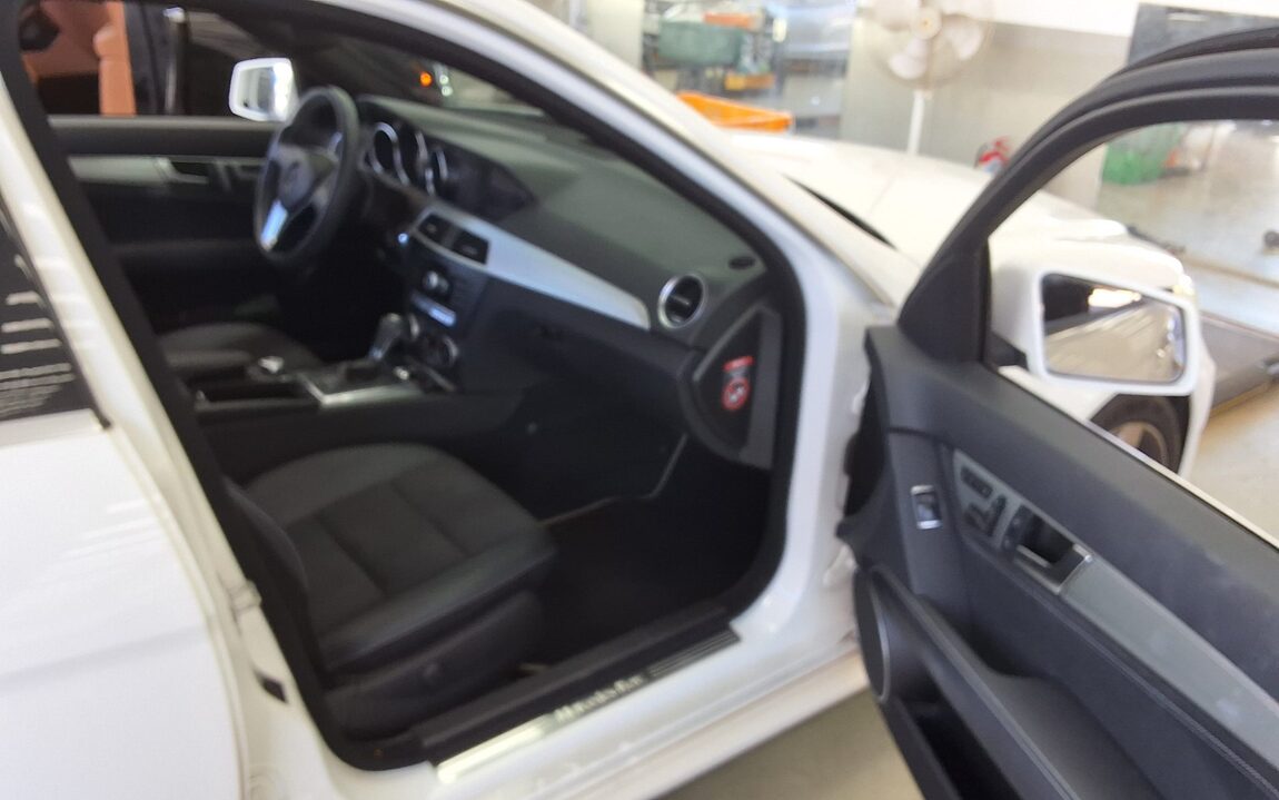 MERCEDES-BENZ C-CLASS (3RD GEN) C220 CDI 4MATIC AVANTGARDE EDITION C 2014 - zdjęcie 14